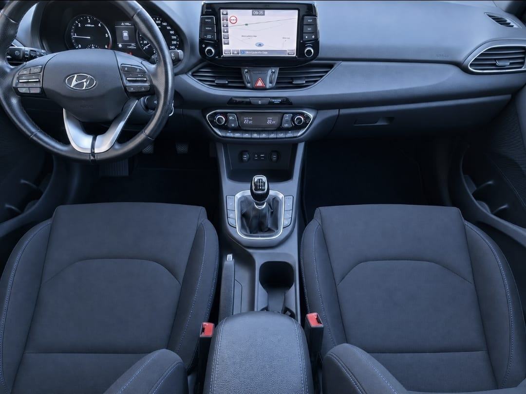 Hyundai i30 1.6 CRDi **REG-1-GOD** KLIMA NAVIGACIJA **KREDIT-KARTICE**, fotografija 9