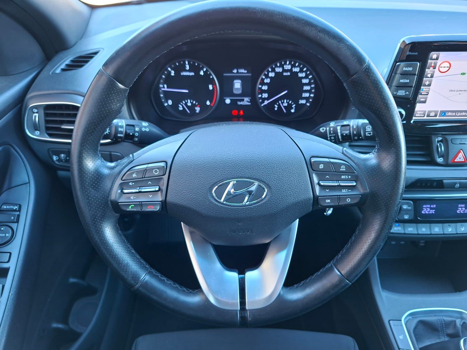 Hyundai i30 1.6 CRDi **REG-1-GOD** KLIMA NAVIGACIJA **KREDIT-KARTICE**, fotografija 18