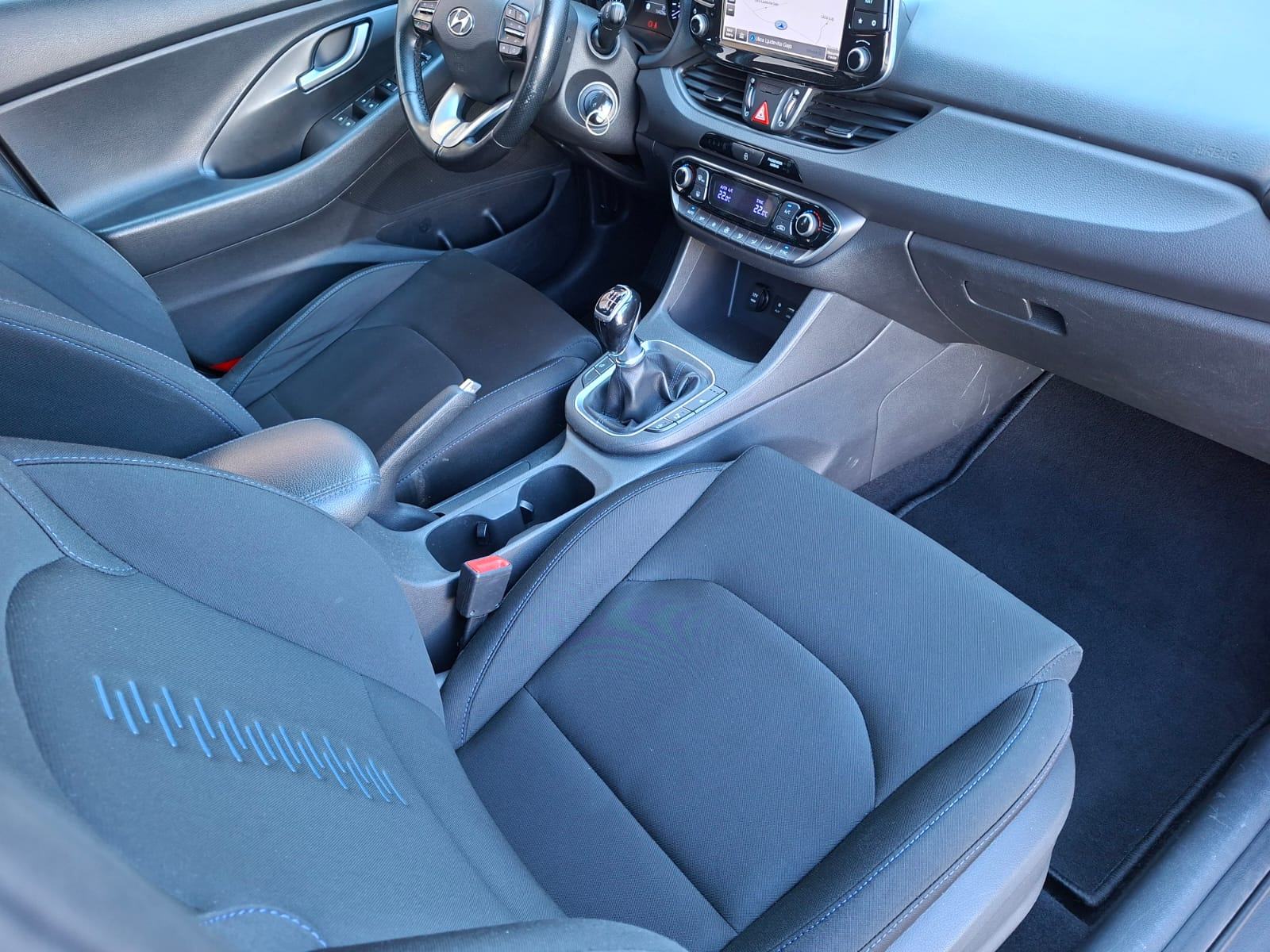 Hyundai i30 1.6 CRDi **REG-1-GOD** KLIMA NAVIGACIJA **KREDIT-KARTICE**, fotografija 14