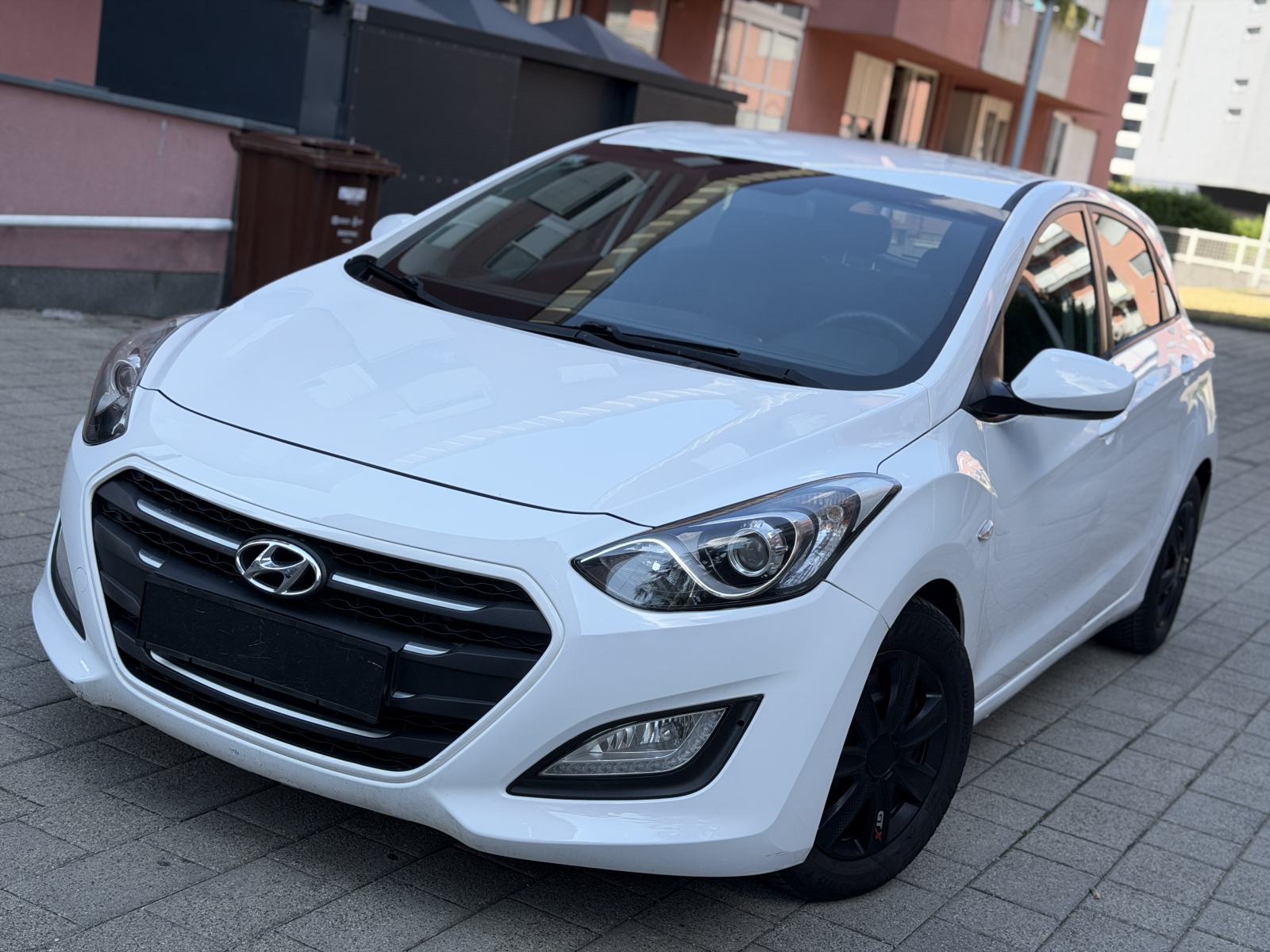 Hyundai i30 1,6 CRDi / REGAN / DIESEL / SERVISIRAN, fotografija 2