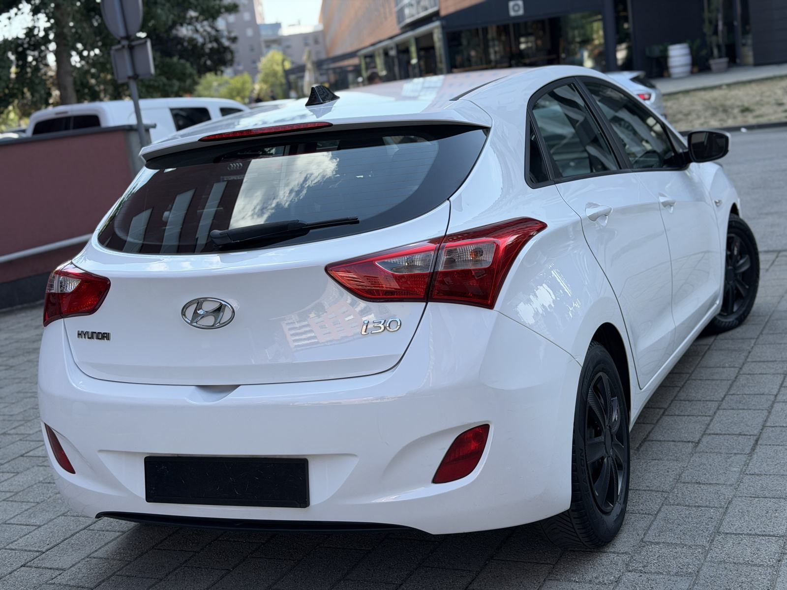 Hyundai i30 1,6 CRDi / REGAN / DIESEL / SERVISIRAN, fotografija 5