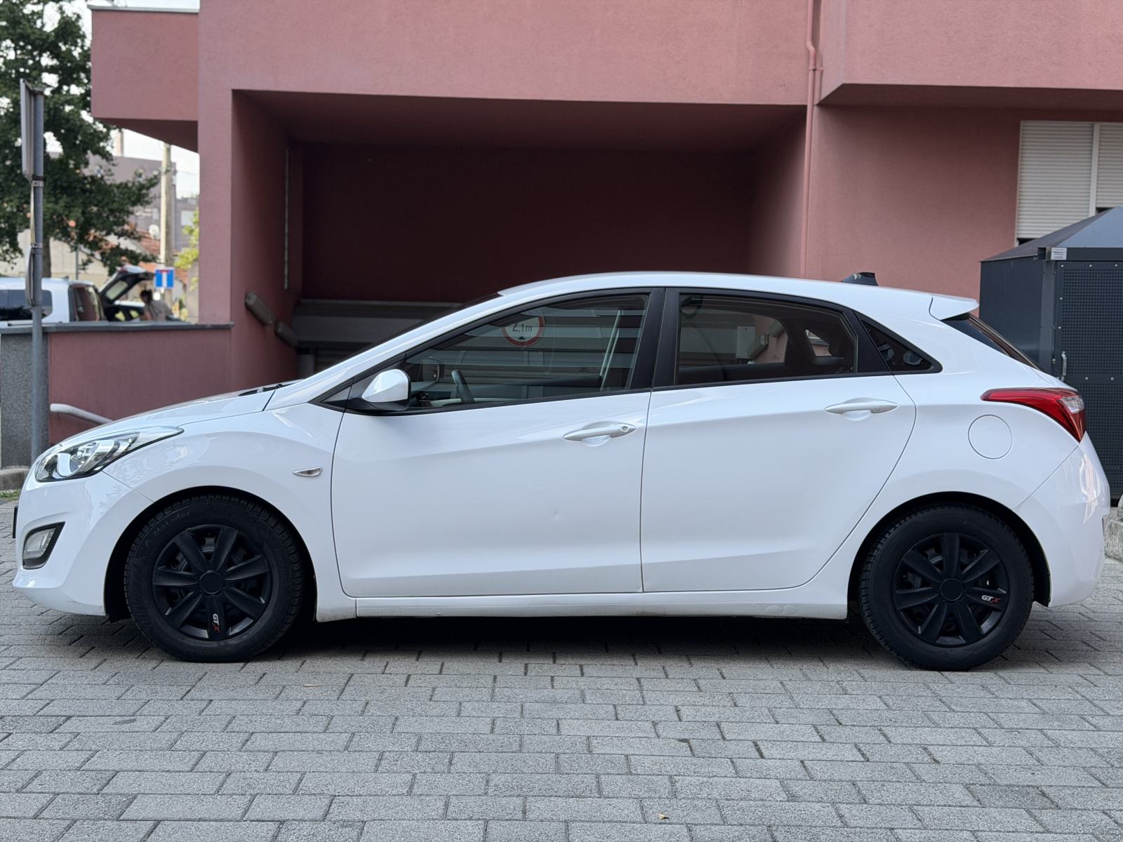 Hyundai i30 1,6 CRDi / REGAN / DIESEL / SERVISIRAN, fotografija 6