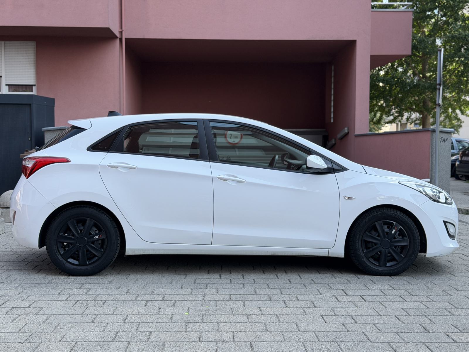 Hyundai i30 1,6 CRDi / REGAN / DIESEL / SERVISIRAN, fotografija 7