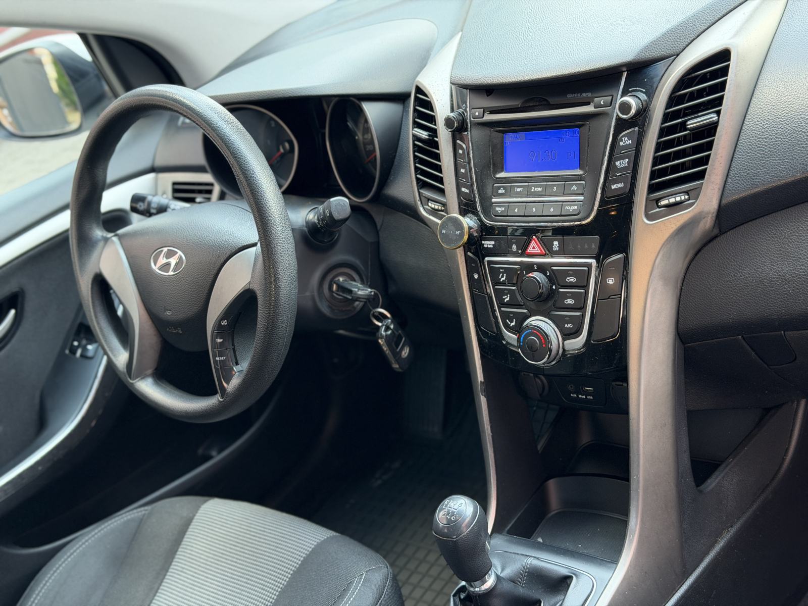 Hyundai i30 1,6 CRDi / REGAN / DIESEL / SERVISIRAN, fotografija 10