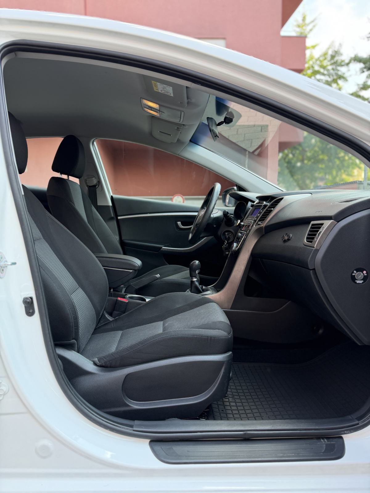 Hyundai i30 1,6 CRDi / REGAN / DIESEL / SERVISIRAN, fotografija 12