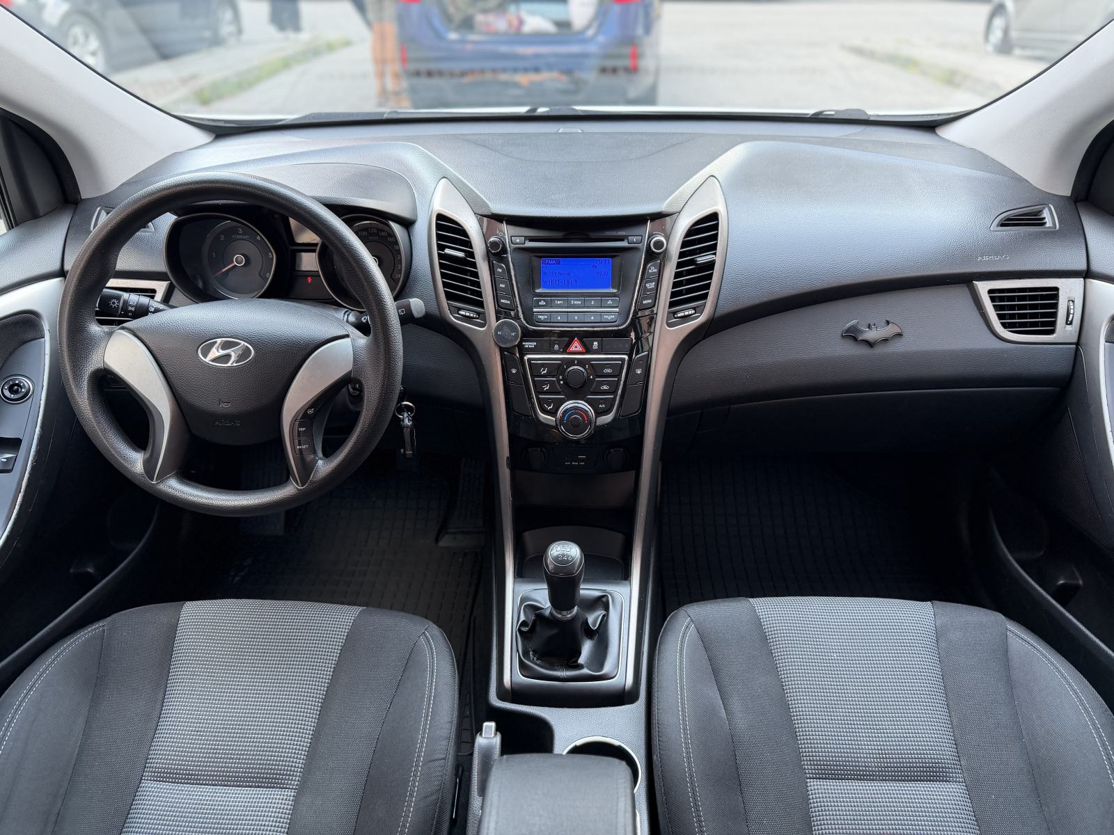 Hyundai i30 1,6 CRDi / REGAN / DIESEL / SERVISIRAN, fotografija 9