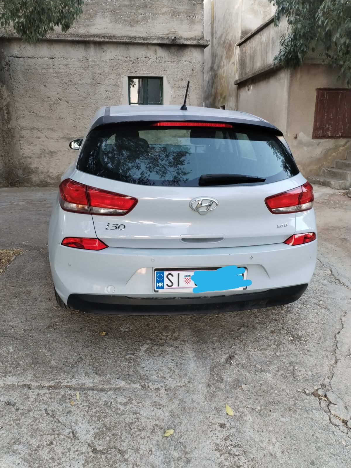 Hyundai i30 1.6 CRDi Classic oprema +reg.do 7/27god., fotografija 5