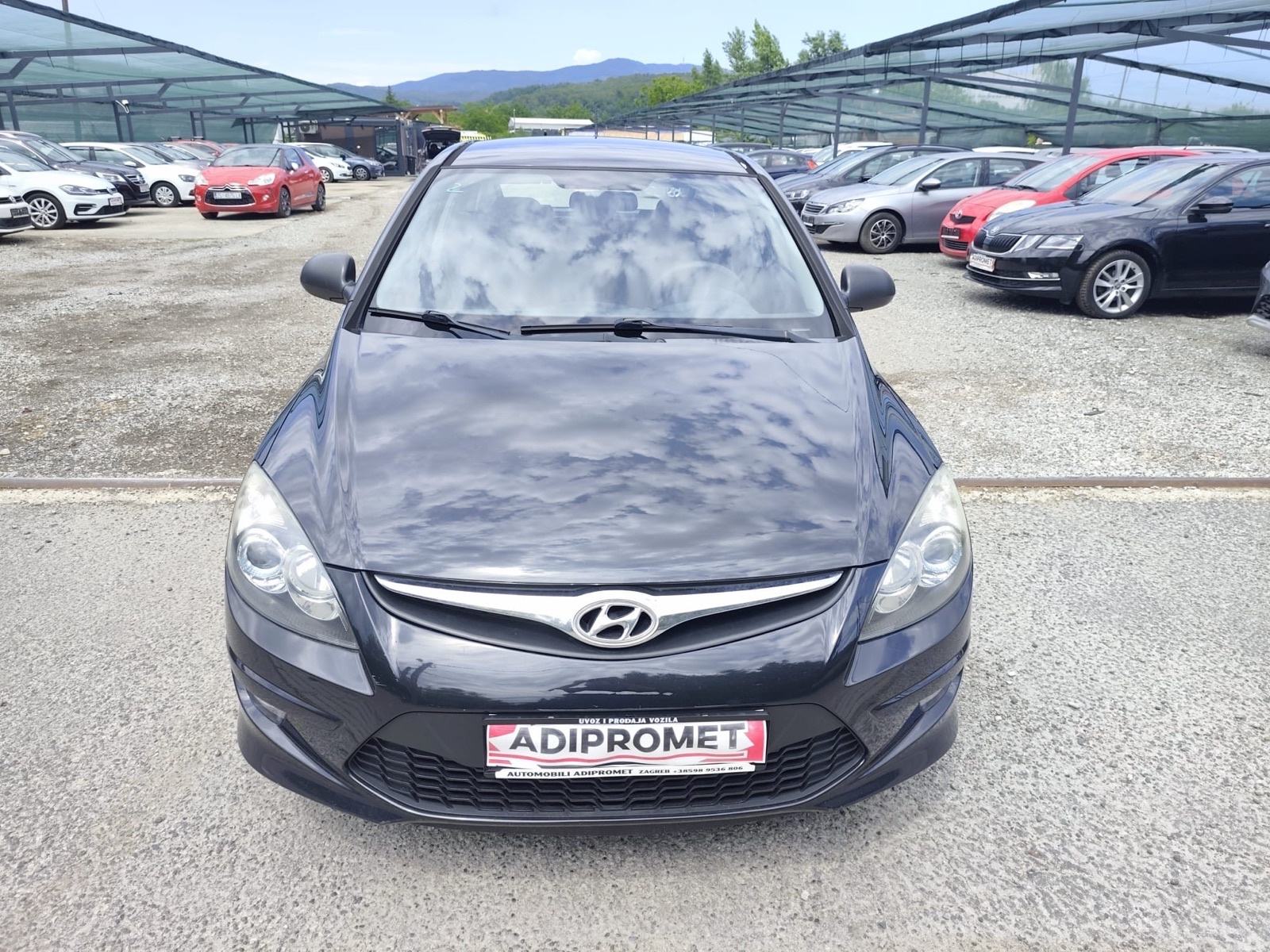 Hyundai i30 1,6 CRDi / ODLIČAN / REG 1 GOD // JAMSTVO 12 MJ //, fotografija 3