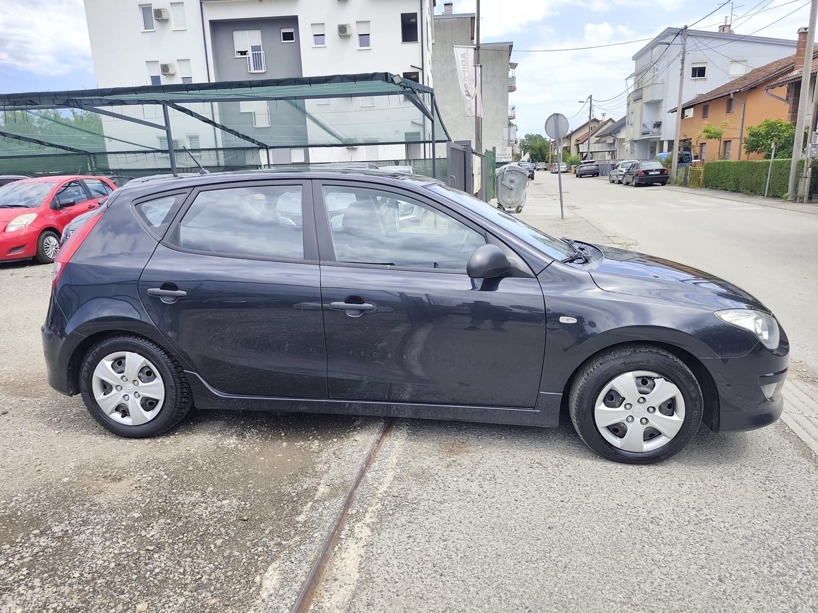 Hyundai i30 1,6 CRDi / ODLIČAN / REG 1 GOD // JAMSTVO 12 MJ //, fotografija 6