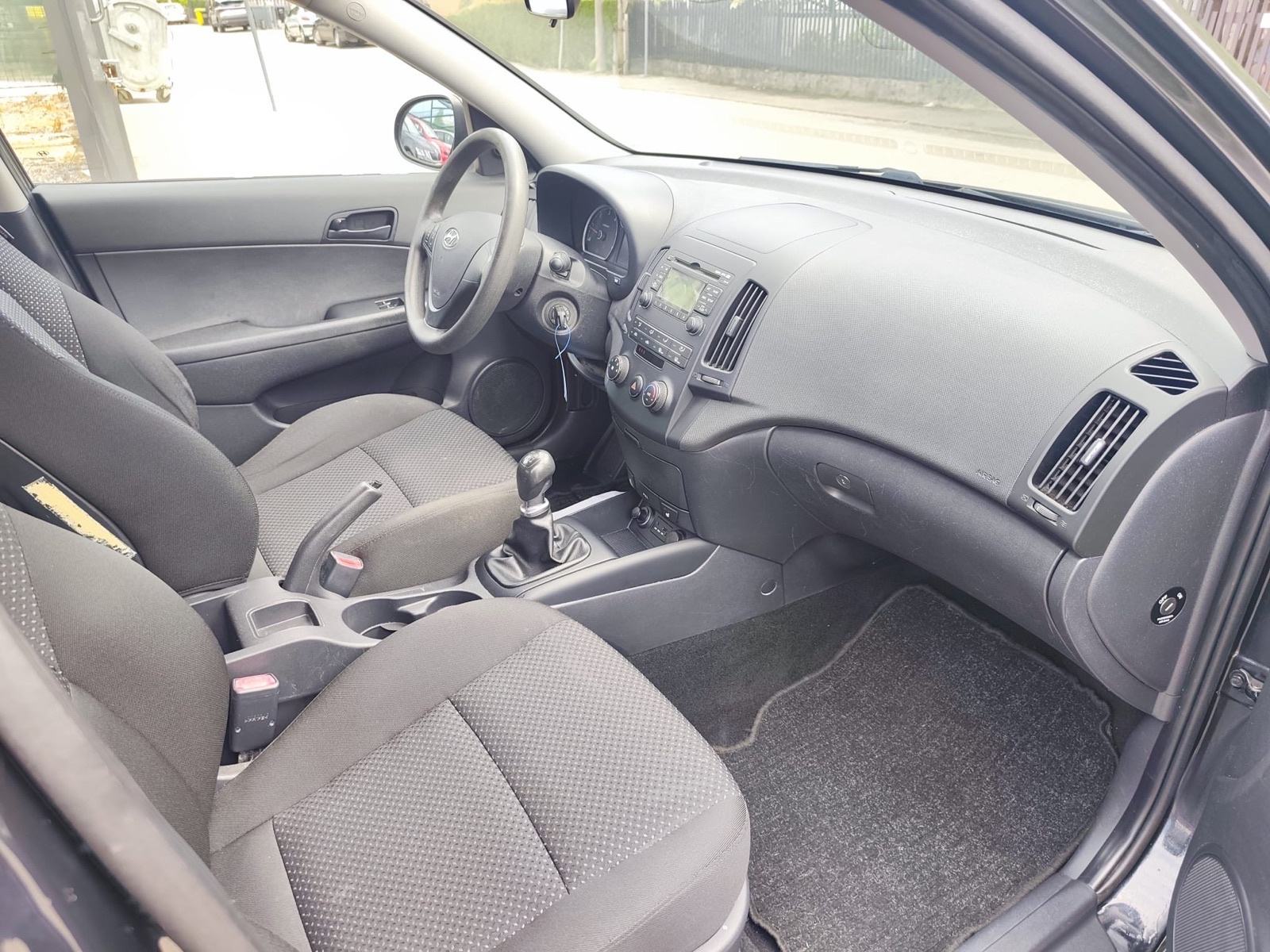 Hyundai i30 1,6 CRDi / ODLIČAN / REG 1 GOD // JAMSTVO 12 MJ //, fotografija 15