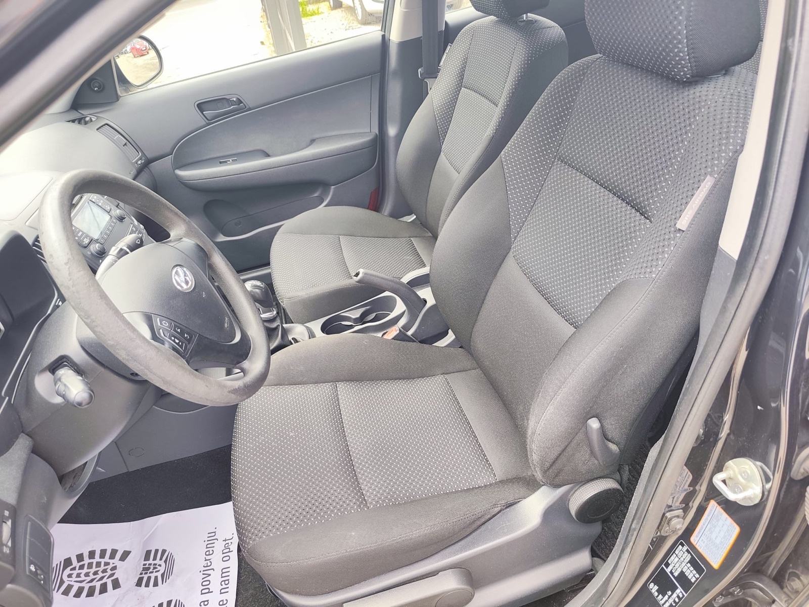 Hyundai i30 1,6 CRDi / ODLIČAN / REG 1 GOD // JAMSTVO 12 MJ //, fotografija 17