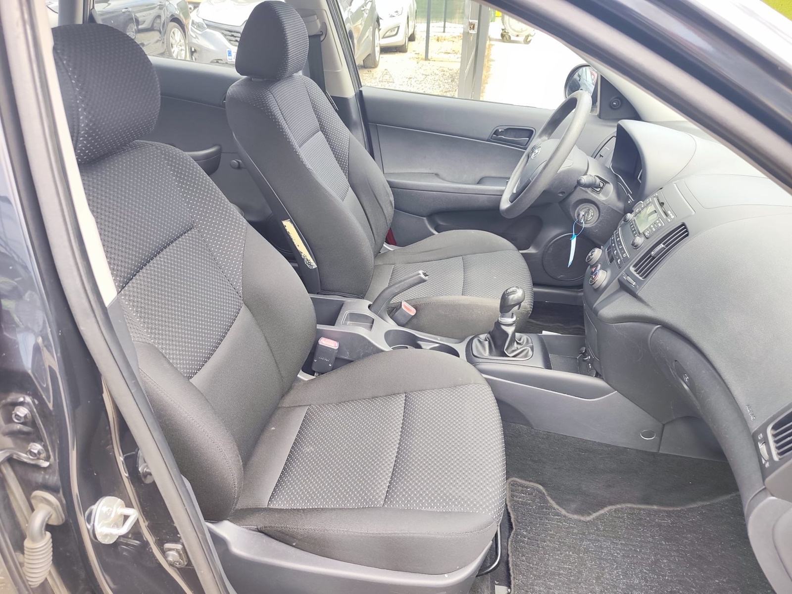 Hyundai i30 1,6 CRDi / ODLIČAN / REG 1 GOD // JAMSTVO 12 MJ //, fotografija 19