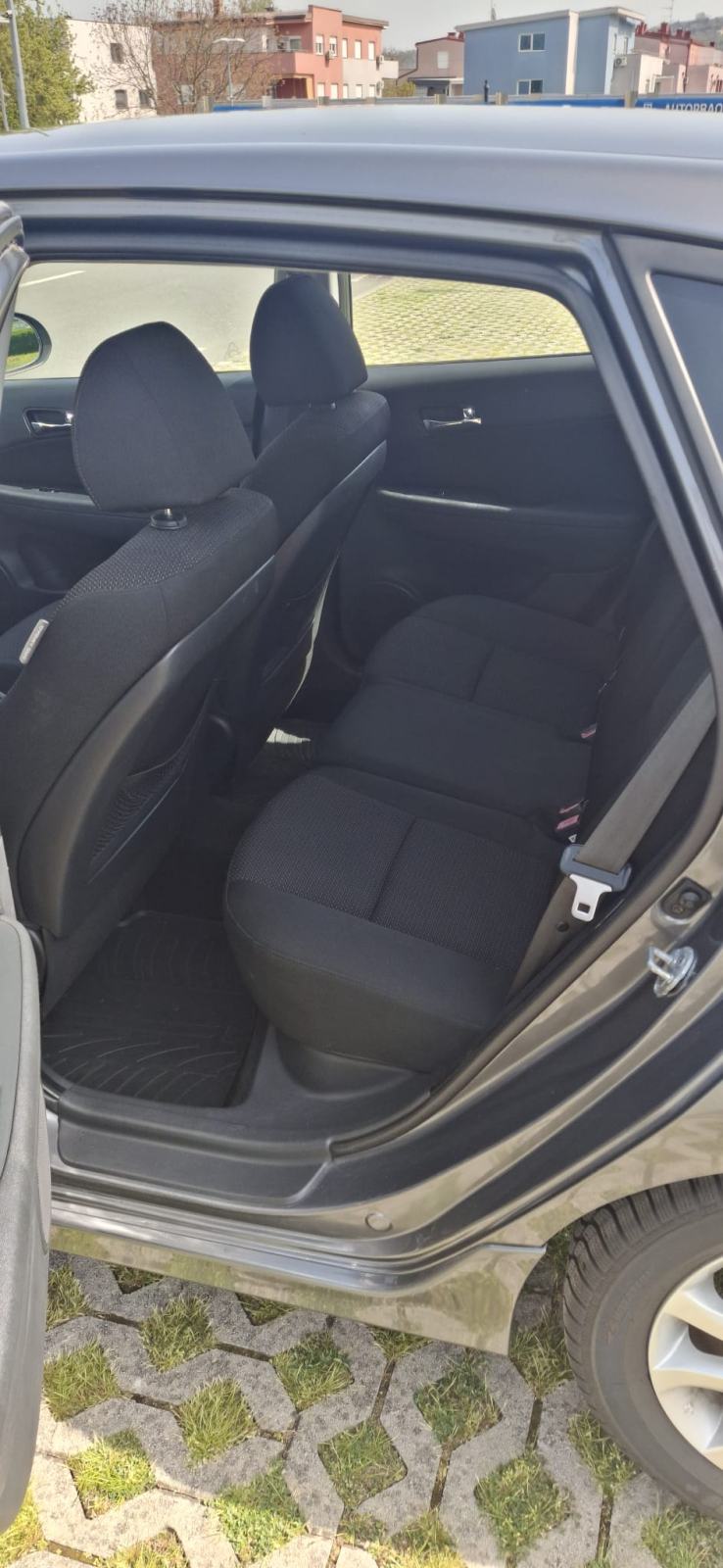 Hyundai i30 1,6 CRDi registiran 7mj / 2027 g., fotografija 5