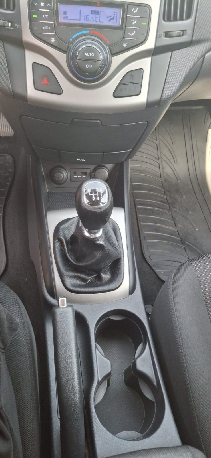 Hyundai i30 1,6 CRDi registiran 7mj / 2027 g., fotografija 10