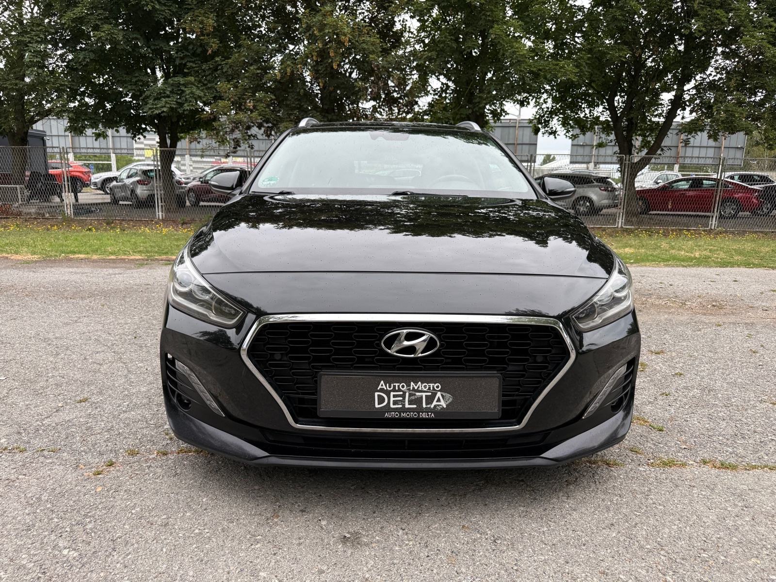 Hyundai i30 1,6 CRDi YES-PANORAMA-NAVI-NOVE GUME-VELIKI SERVIS-JAMSTVO, fotografija 8