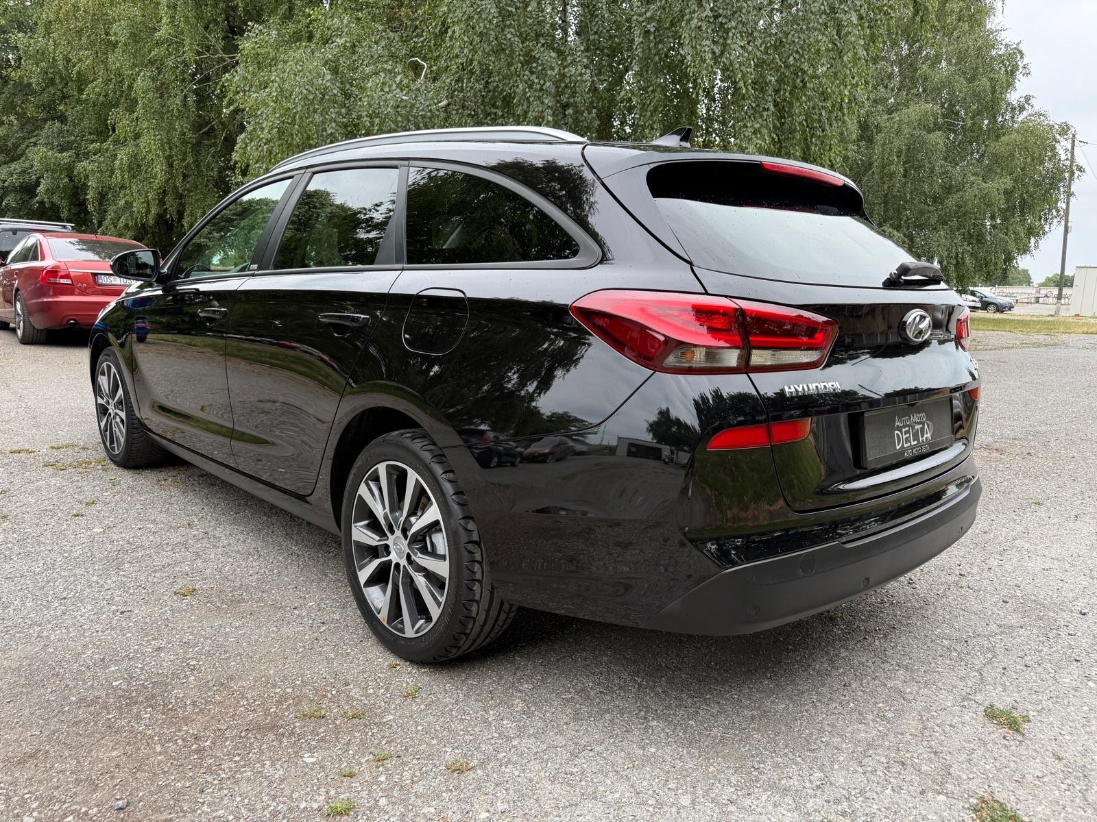 Hyundai i30 1,6 CRDi YES-PANORAMA-NAVI-NOVE GUME-VELIKI SERVIS-JAMSTVO, fotografija 3