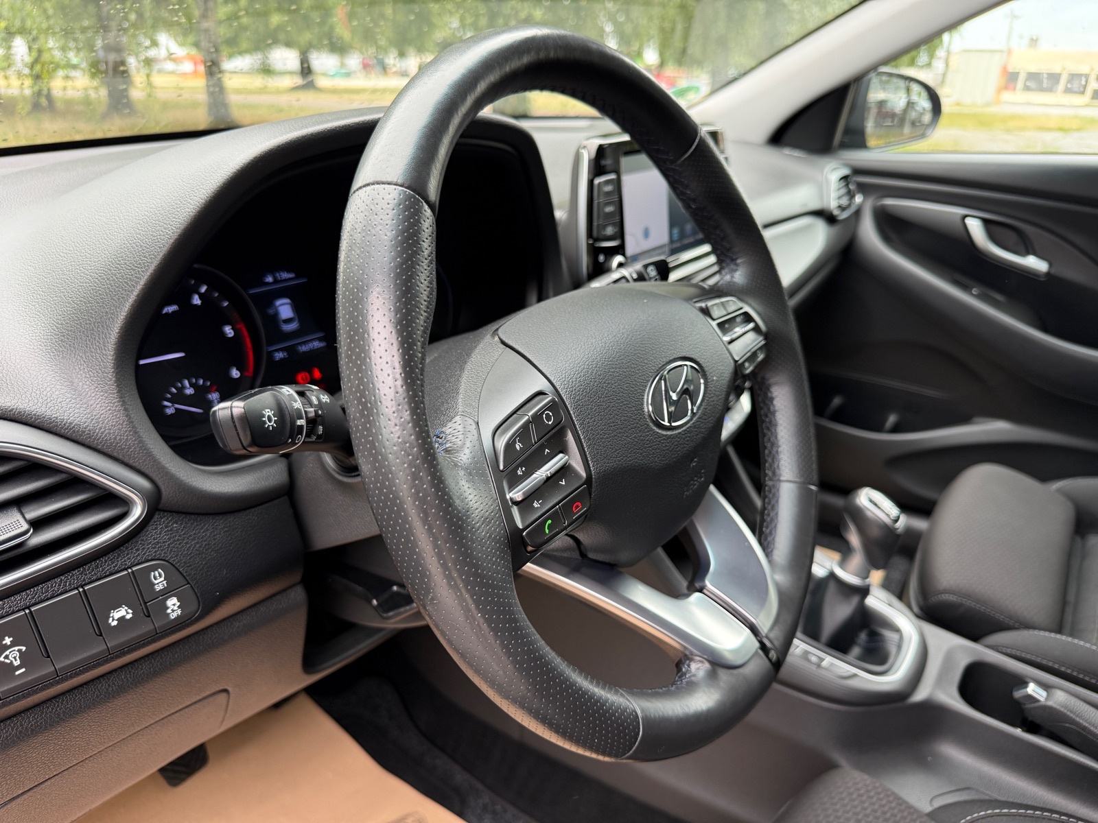 Hyundai i30 1,6 CRDi YES-PANORAMA-NAVI-NOVE GUME-VELIKI SERVIS-JAMSTVO, fotografija 12