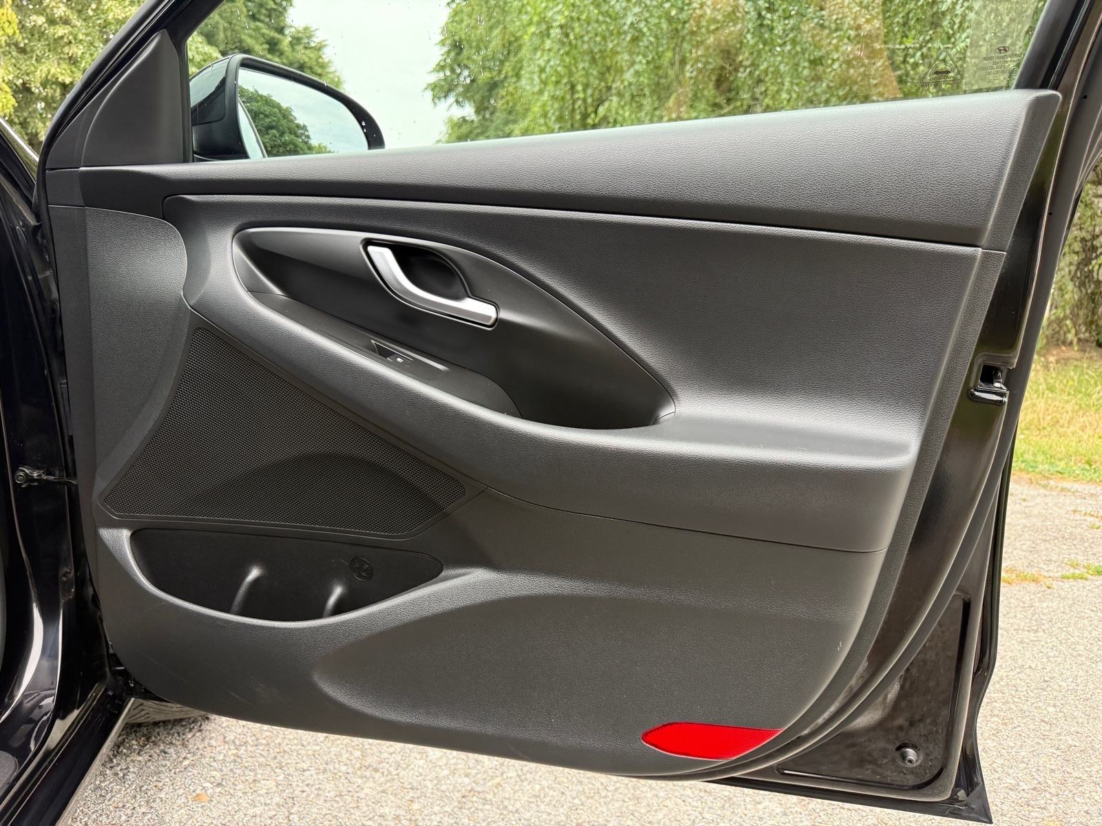 Hyundai i30 1,6 CRDi YES-PANORAMA-NAVI-NOVE GUME-VELIKI SERVIS-JAMSTVO, fotografija 20
