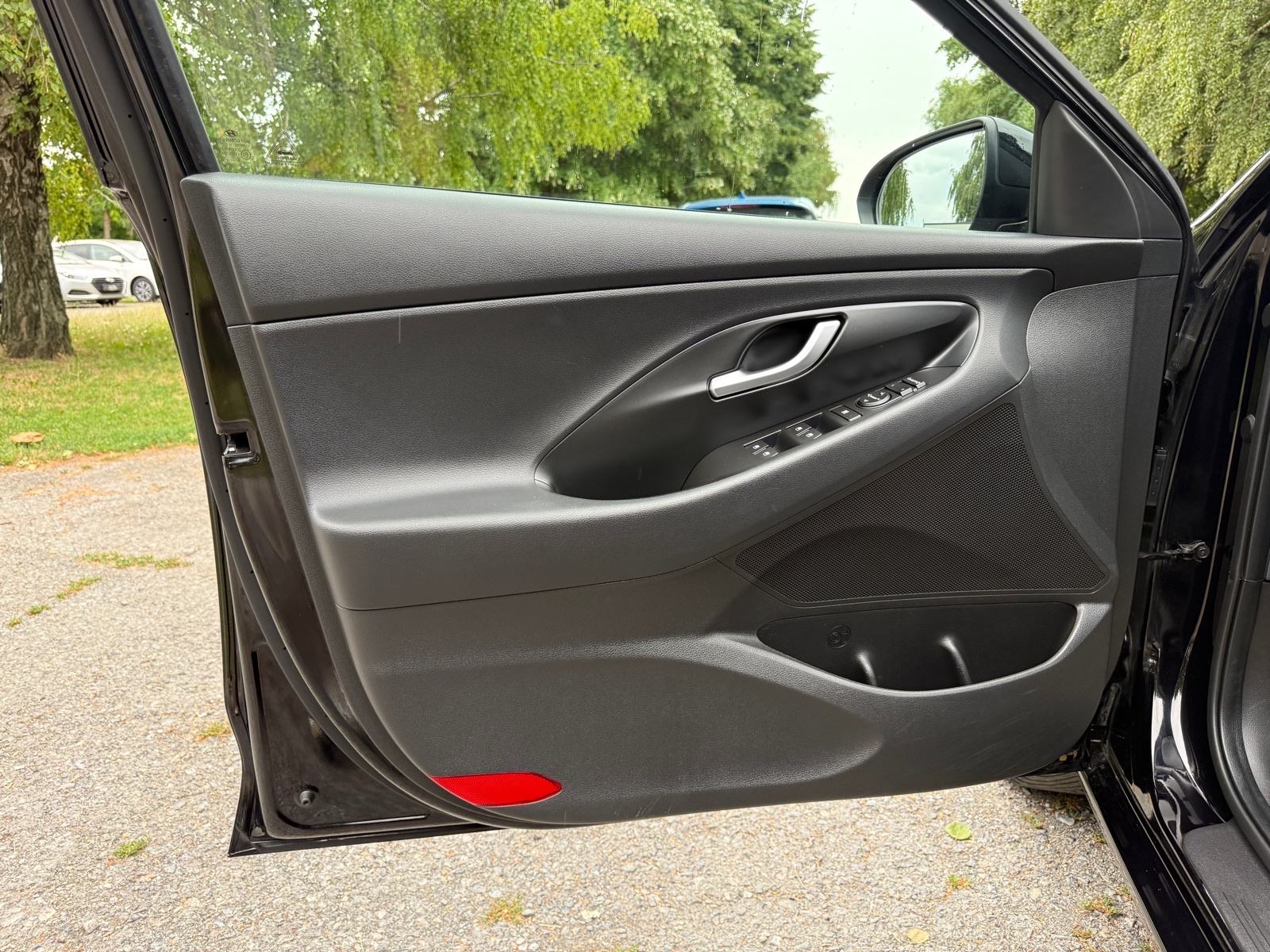 Hyundai i30 1,6 CRDi YES-PANORAMA-NAVI-NOVE GUME-VELIKI SERVIS-JAMSTVO, fotografija 9