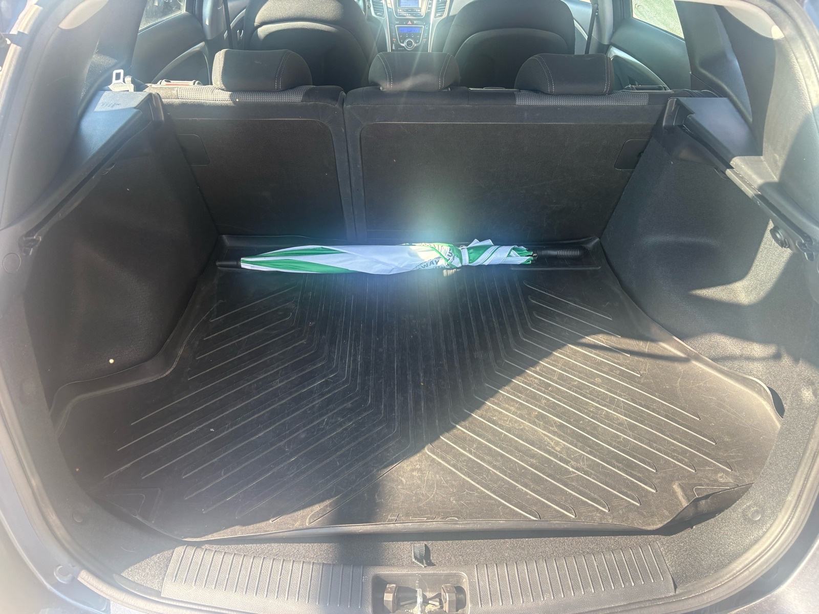 Hyundai i30 CW 1,4 CRDi tempomat,park,grijanje volana, fotografija 12