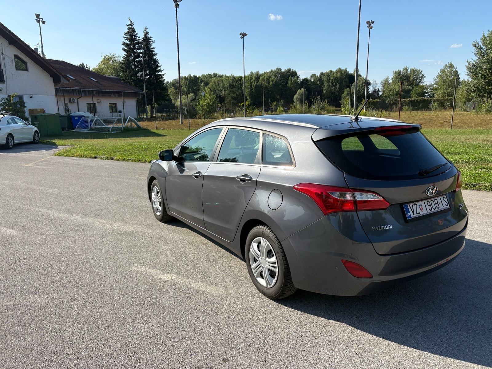 Hyundai i30 CW 1,4 CRDi tempomat,park,grijanje volana, fotografija 6