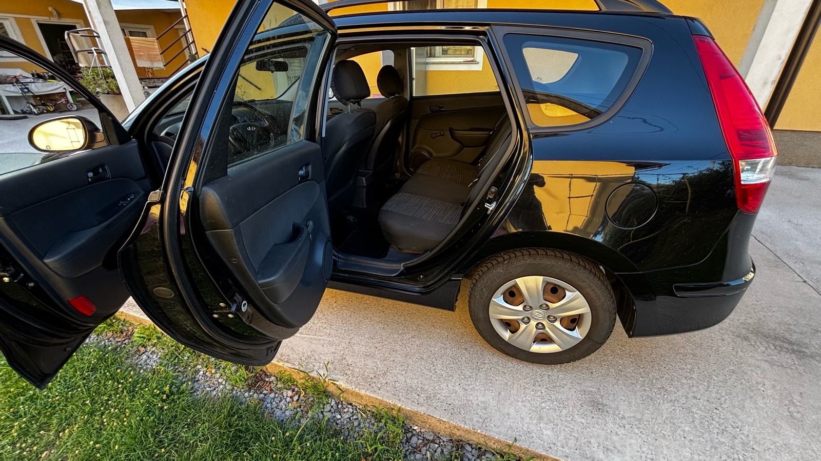 Hyundai i30 CW 1,6 CRDi, fotografija 8