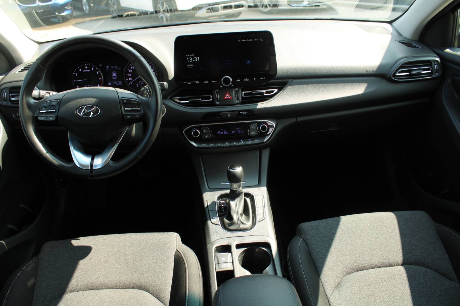Hyundai i30 Karavan 1.0 T-GDi AUTOMATIK *NAVIGACIJA,KAMERA*, fotografija 13