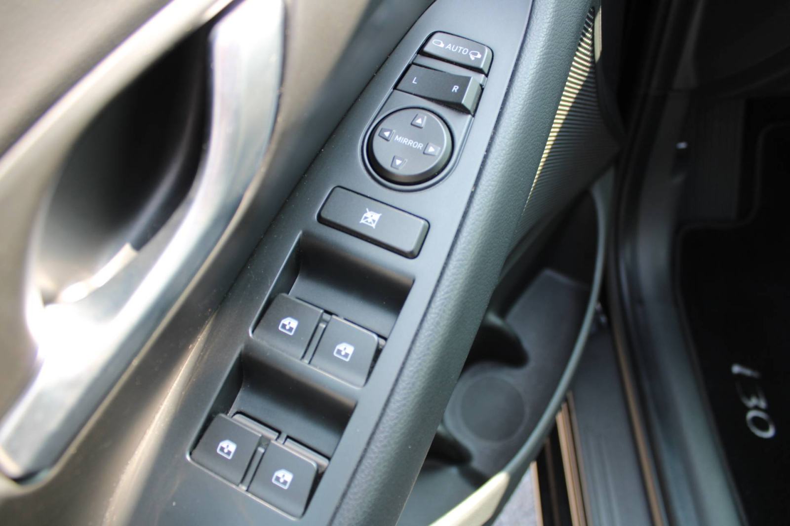 Hyundai i30 Karavan 1.0 T-GDi AUTOMATIK *NAVIGACIJA,KAMERA*, fotografija 15