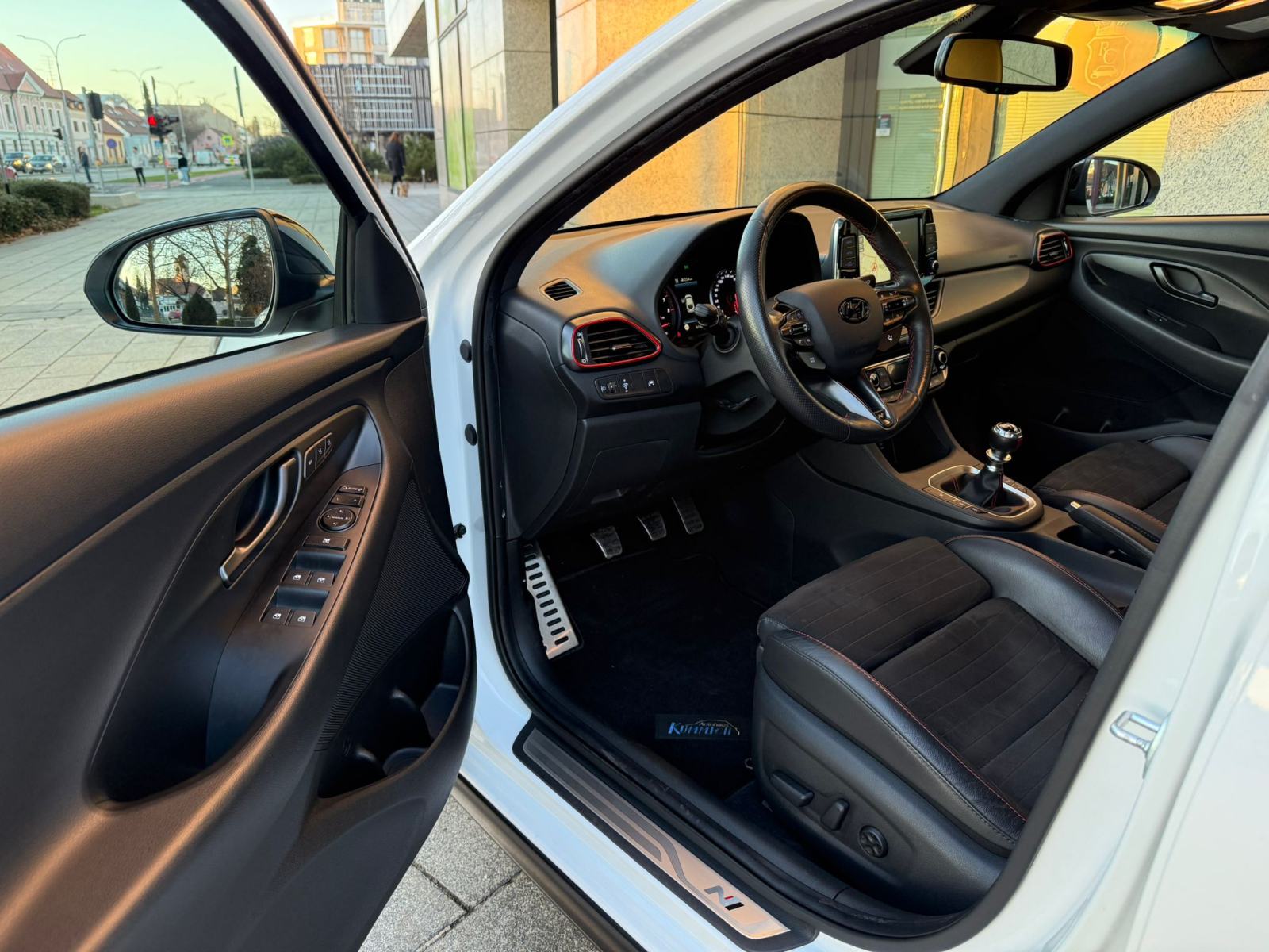 HYUNDAI i30 N - FASTBACK - PANORAMA - LED - 202 KW - 2019 GOD - TOP!, fotografija 15