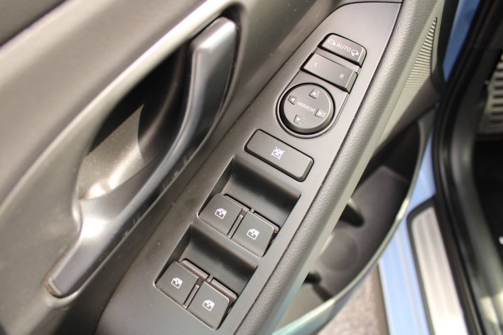 Hyundai i30 N Performance 2.0 *NAVIGACIJA,LED,KAMERA,GR.SJEDALA*, fotografija 17