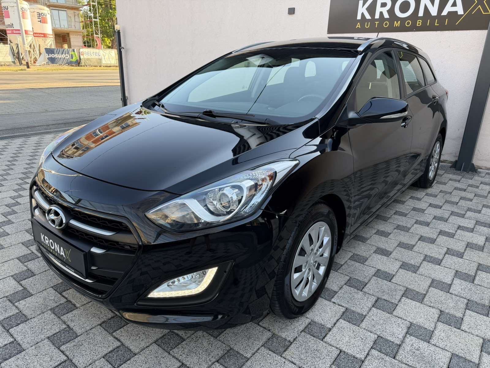 HYUNDAI i30 SW 1,6 CRDI Trend Blue (KLIMA,LED,NAVI,KAMERA,SERVISNA…), fotografija 3
