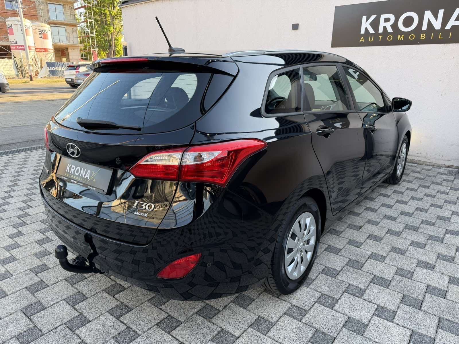 HYUNDAI i30 SW 1,6 CRDI Trend Blue (KLIMA,LED,NAVI,KAMERA,SERVISNA…), fotografija 4