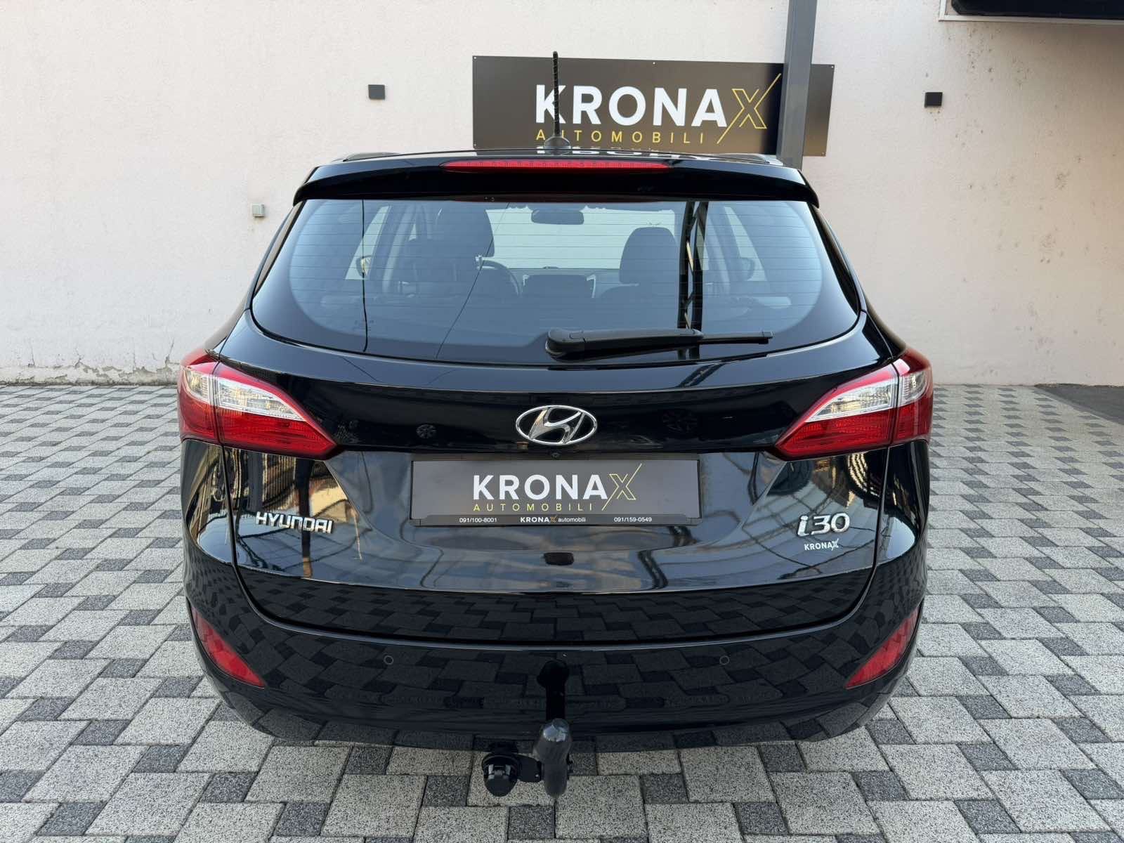 HYUNDAI i30 SW 1,6 CRDI Trend Blue (KLIMA,LED,NAVI,KAMERA,SERVISNA…), fotografija 5