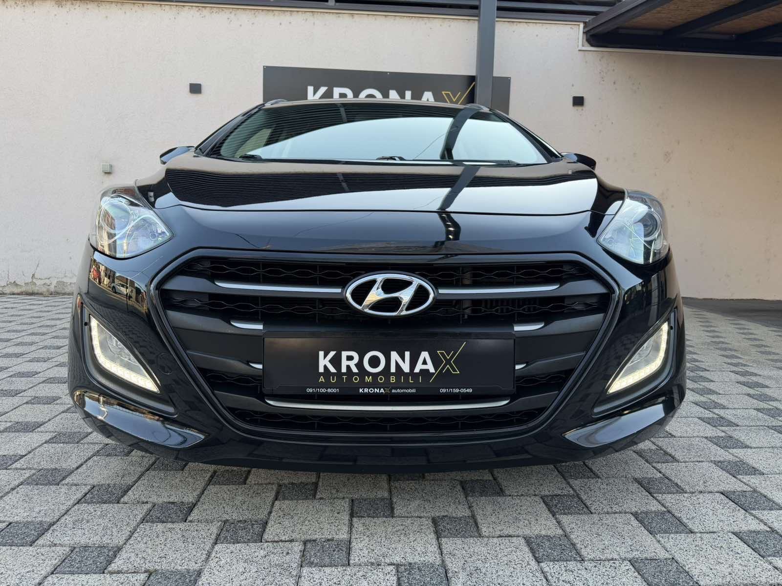 HYUNDAI i30 SW 1,6 CRDI Trend Blue (KLIMA,LED,NAVI,KAMERA,SERVISNA…), fotografija 12