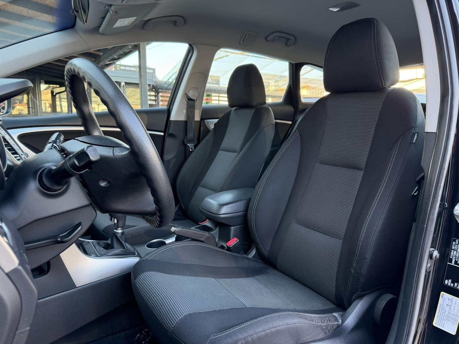 HYUNDAI i30 SW 1,6 CRDI Trend Blue (KLIMA,LED,NAVI,KAMERA,SERVISNA…), fotografija 14
