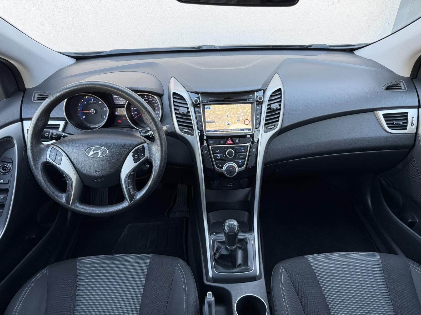 HYUNDAI i30 SW 1,6 CRDI Trend Blue (KLIMA,LED,NAVI,KAMERA,SERVISNA…), fotografija 17