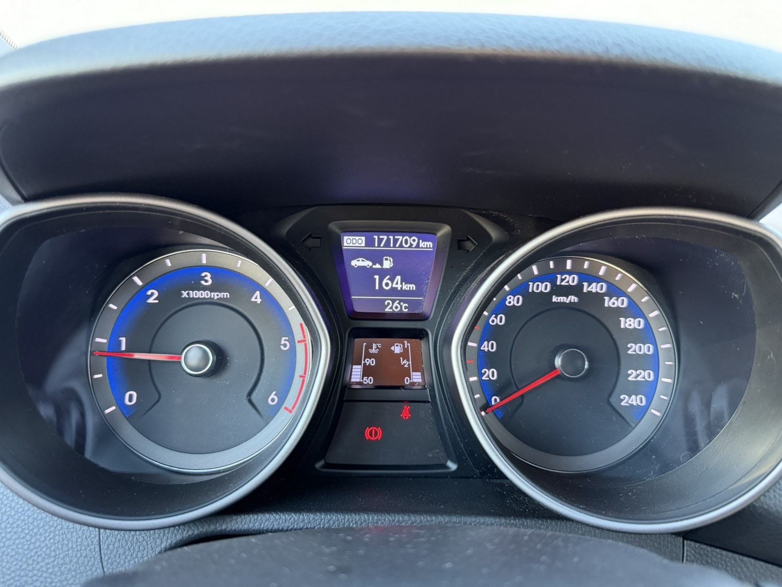 HYUNDAI i30 SW 1,6 CRDI Trend Blue (KLIMA,LED,NAVI,KAMERA,SERVISNA…), fotografija 19