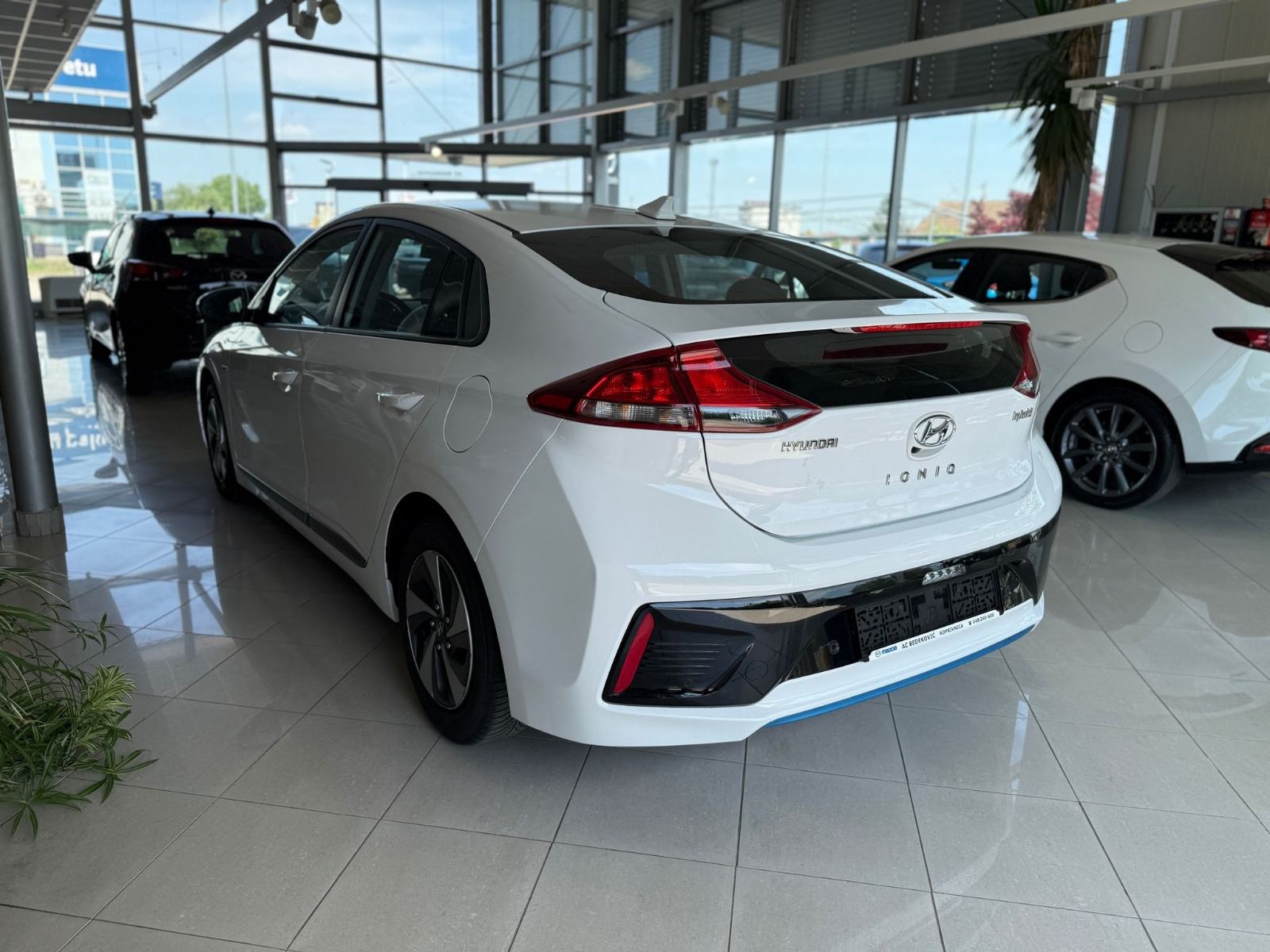 Hyundai Ioniq 1,6 GDI kamera grijana sjedala i volan servisna knjižica, pogled izvana - slika 4