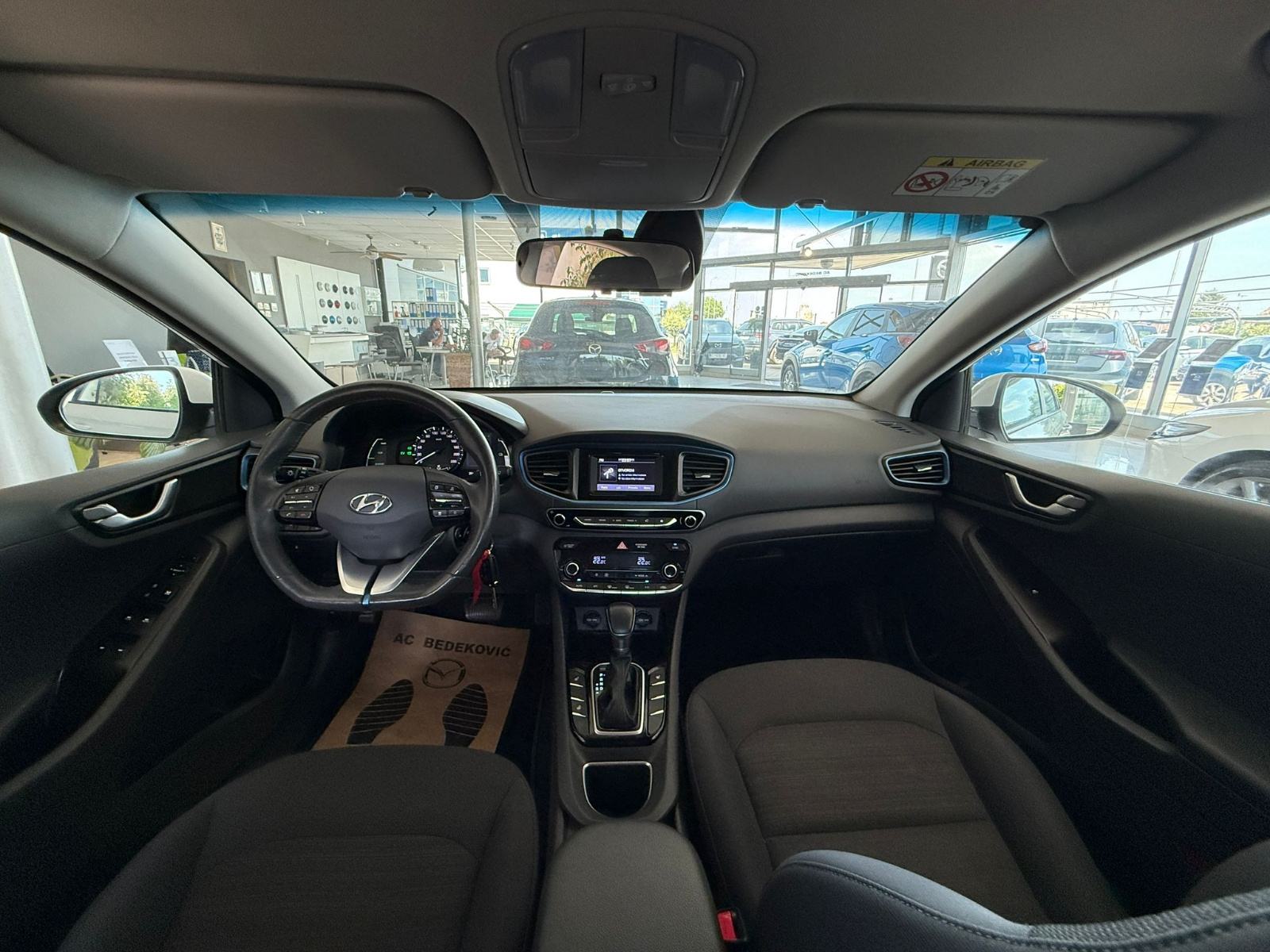 Hyundai Ioniq 1,6 GDI kamera grijana sjedala i volan servisna knjižica, fotografija 8