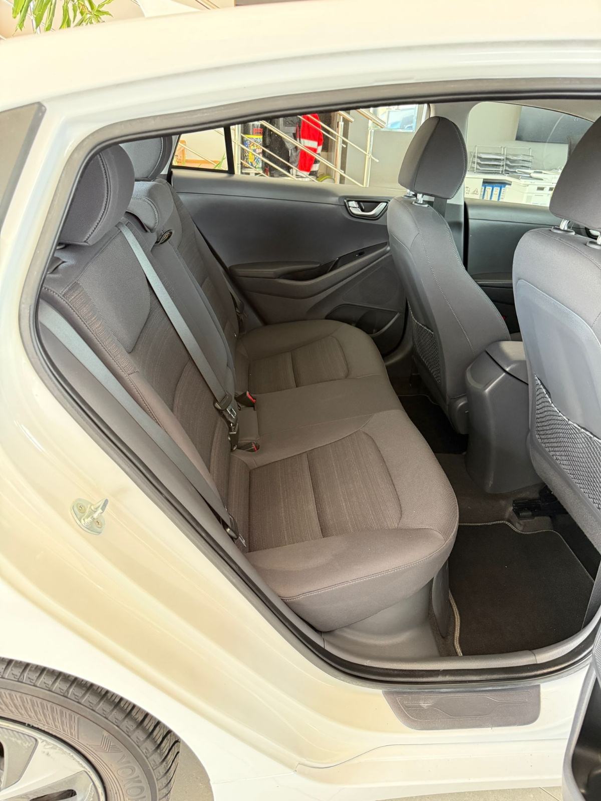 Hyundai Ioniq 1,6 GDI kamera grijana sjedala i volan servisna knjižica, fotografija 12