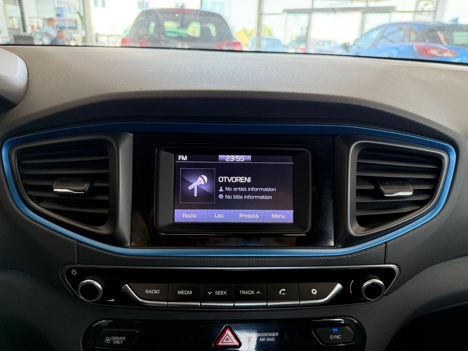 Hyundai Ioniq 1,6 GDI kamera grijana sjedala i volan servisna knjižica, fotografija 14