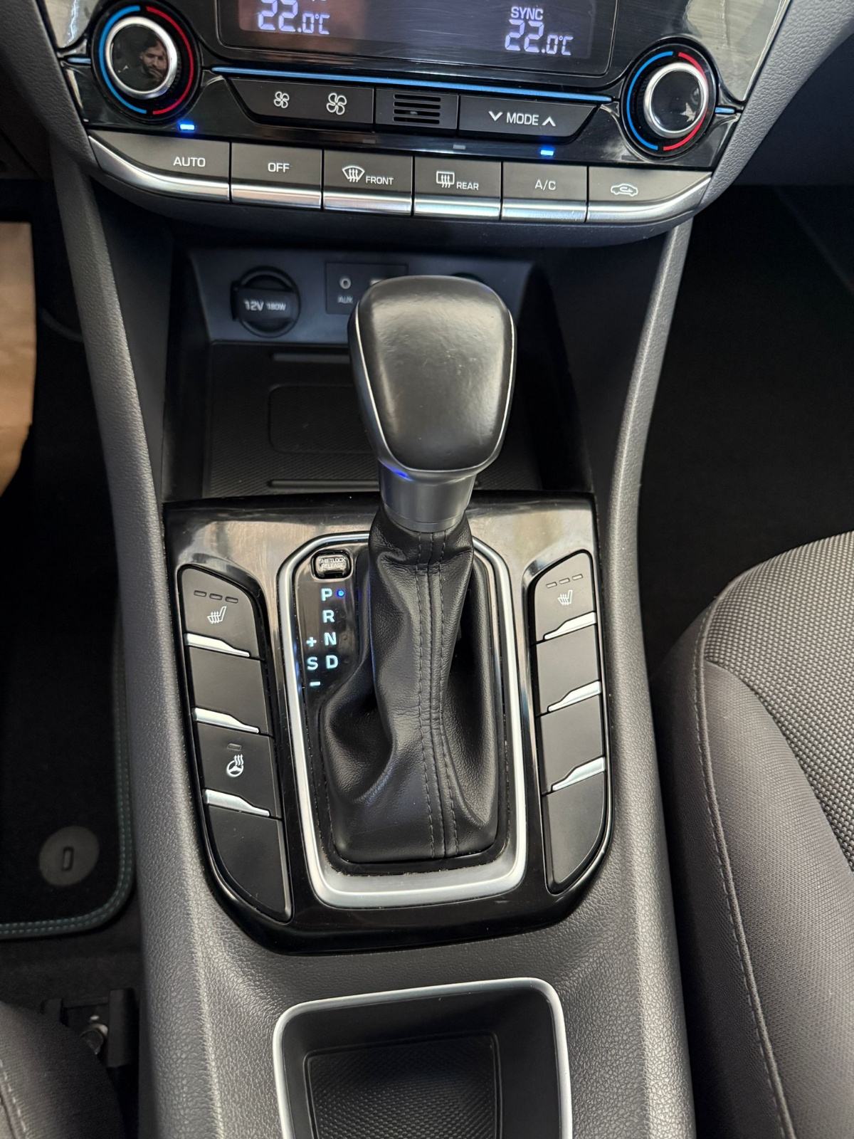 Hyundai Ioniq 1,6 GDI kamera grijana sjedala i volan servisna knjižica, fotografija 19