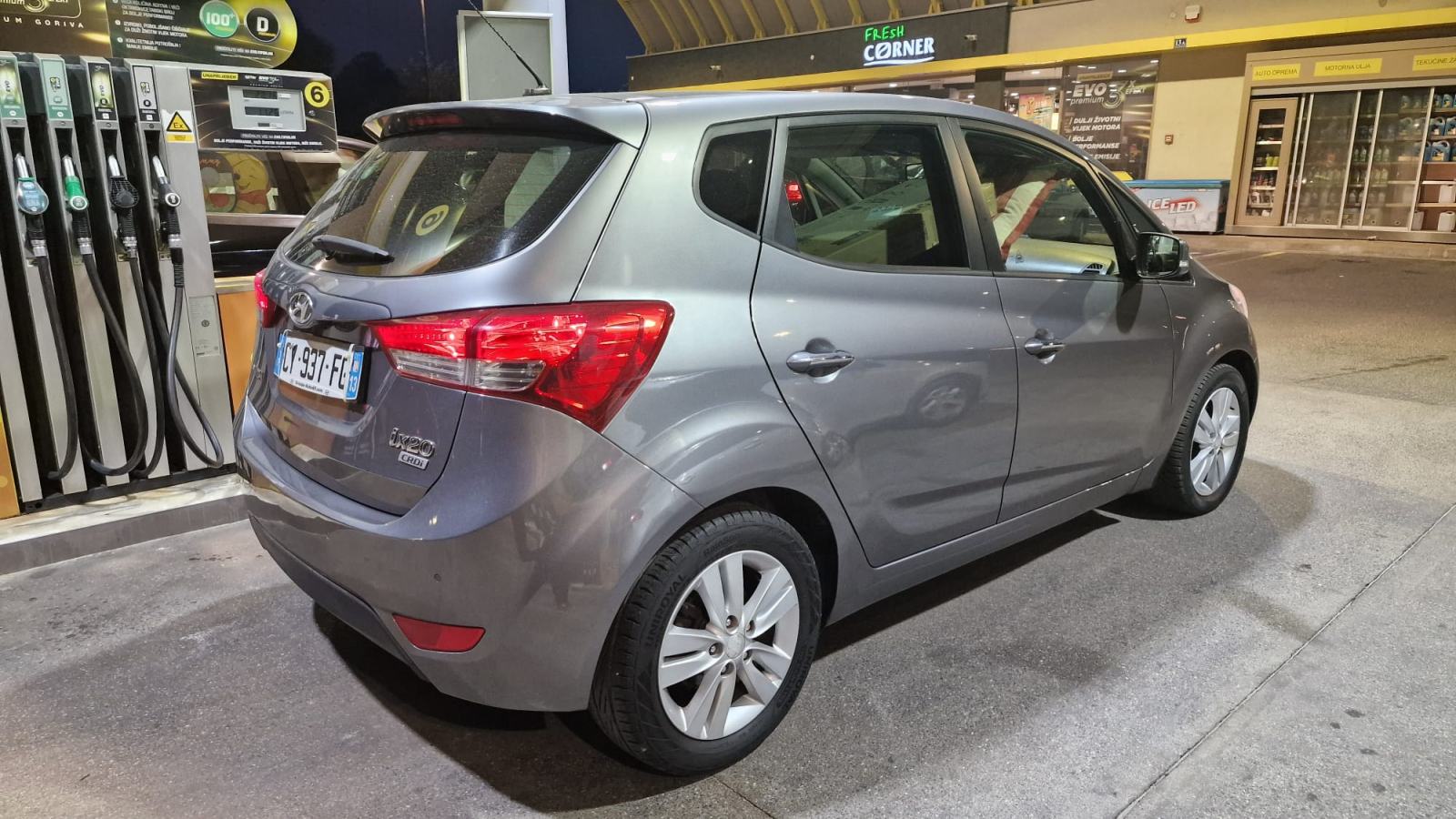 Hyundai ix20 1,6 CRDi - AUTOMATSKA KLIMA; PRVI VLASNIK, fotografija 7