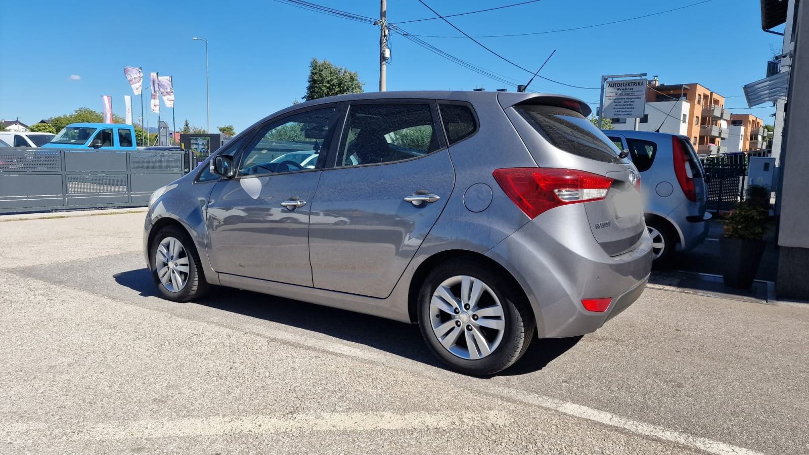 Hyundai ix20 1,6 CRDi - AUTOMATSKA KLIMA; PRVI VLASNIK, fotografija 5
