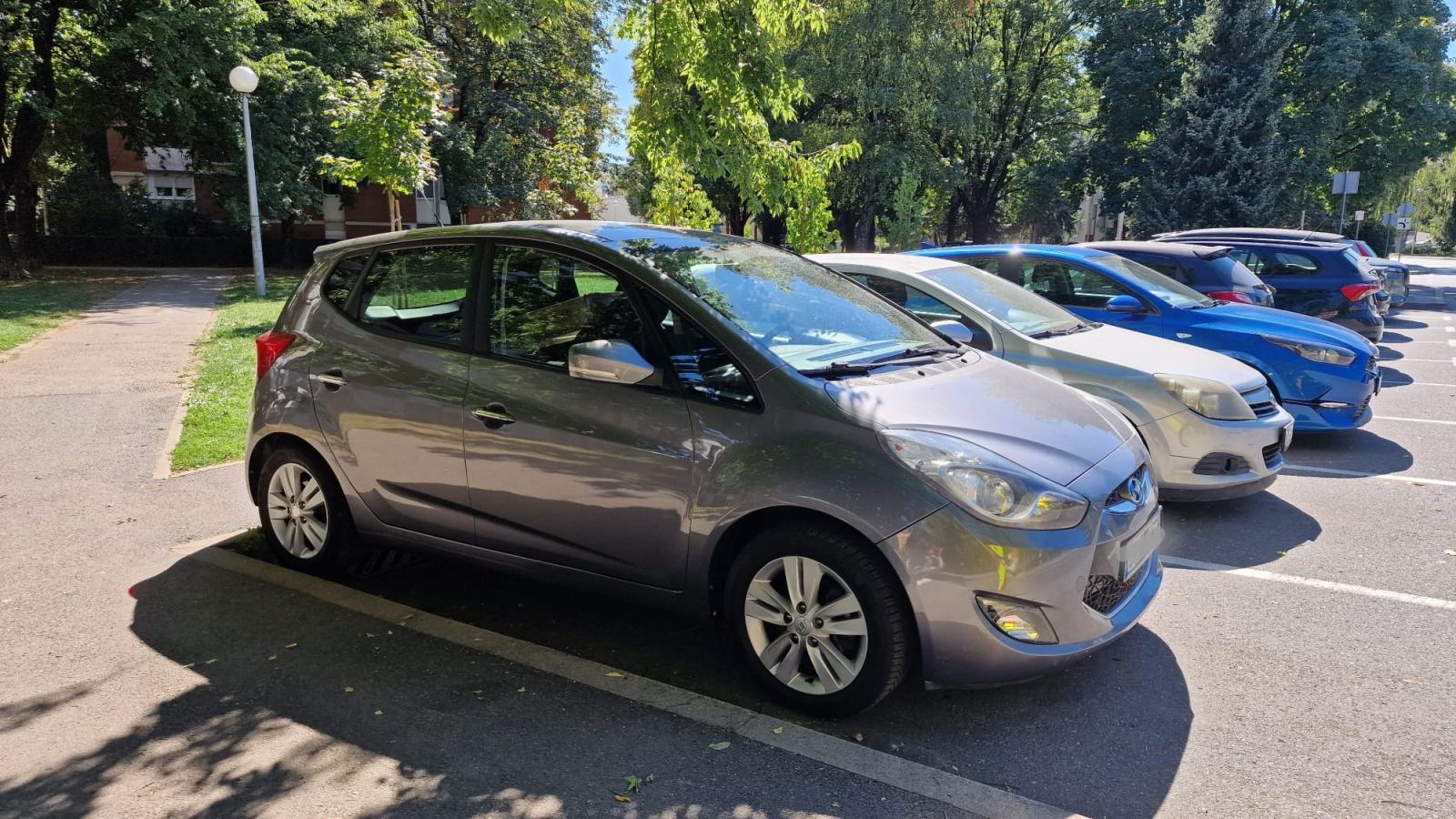 Hyundai ix20 1,6 CRDi - AUTOMATSKA KLIMA; PRVI VLASNIK, fotografija 6