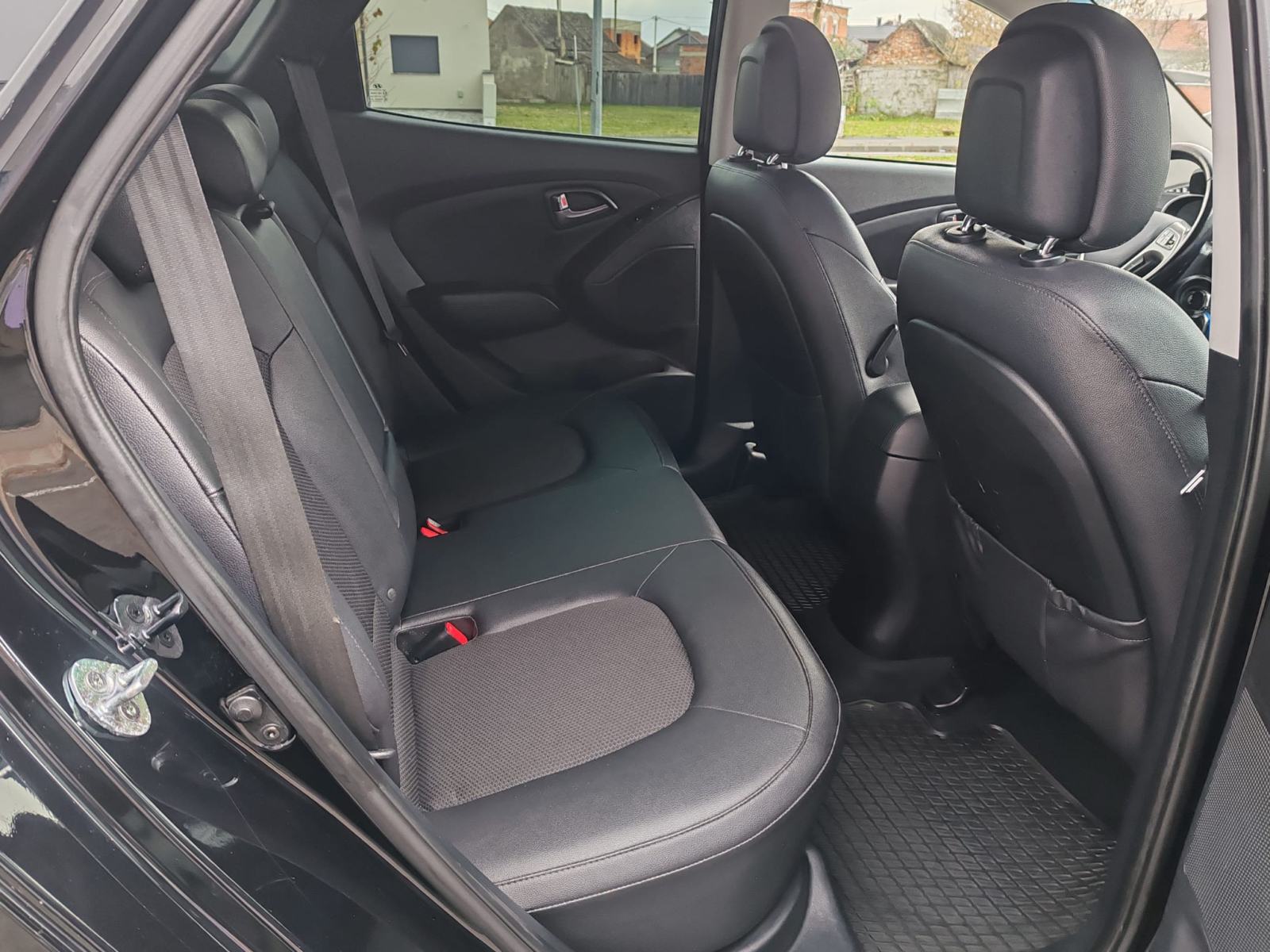 Hyundai ix35 1,7 CRDi , 110 000 km, 2015g. KARTICE 24/36 rata, fotografija 8