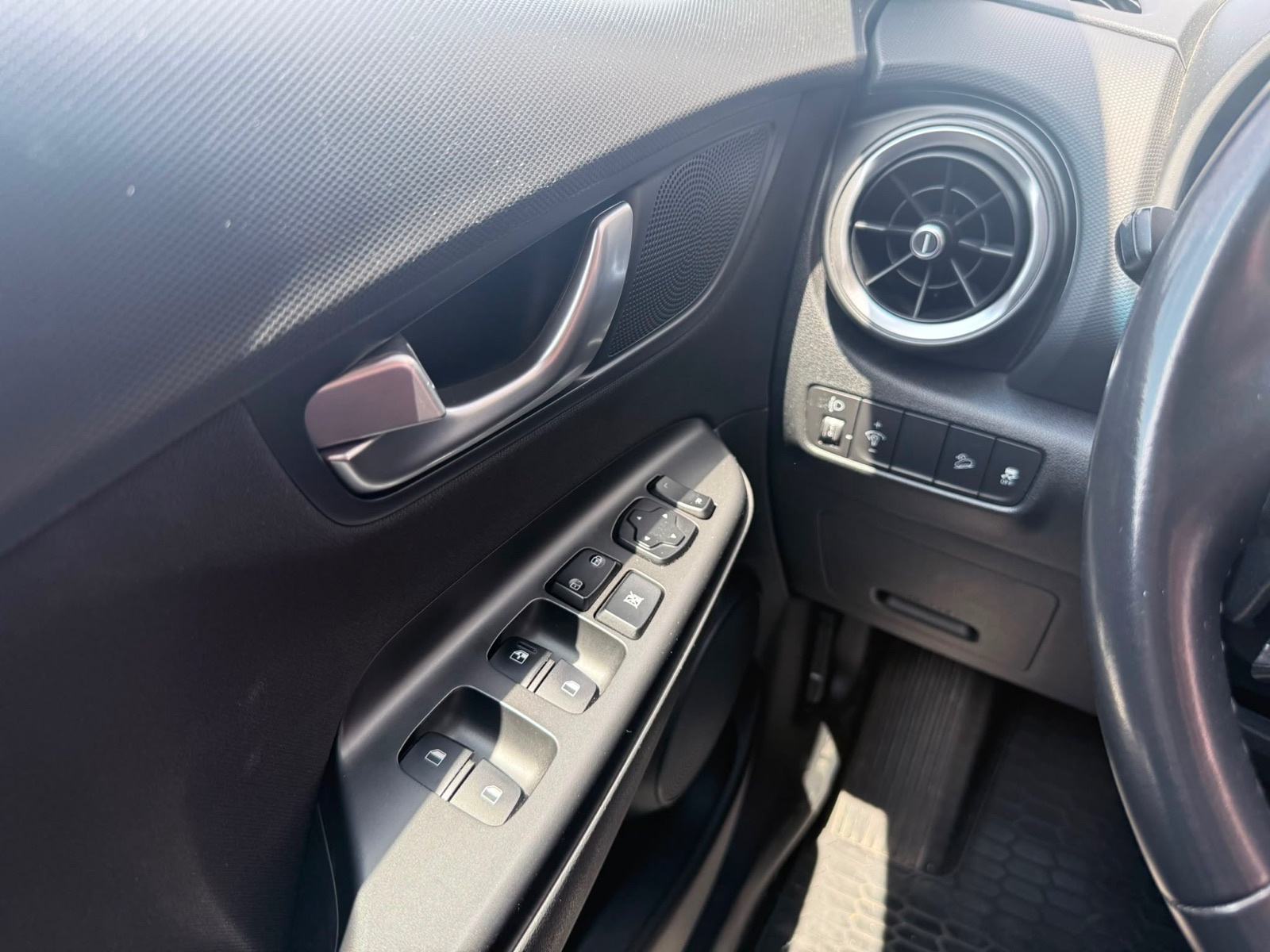Hyundai Kona 1,0 T-GDI automatik, fotografija 9