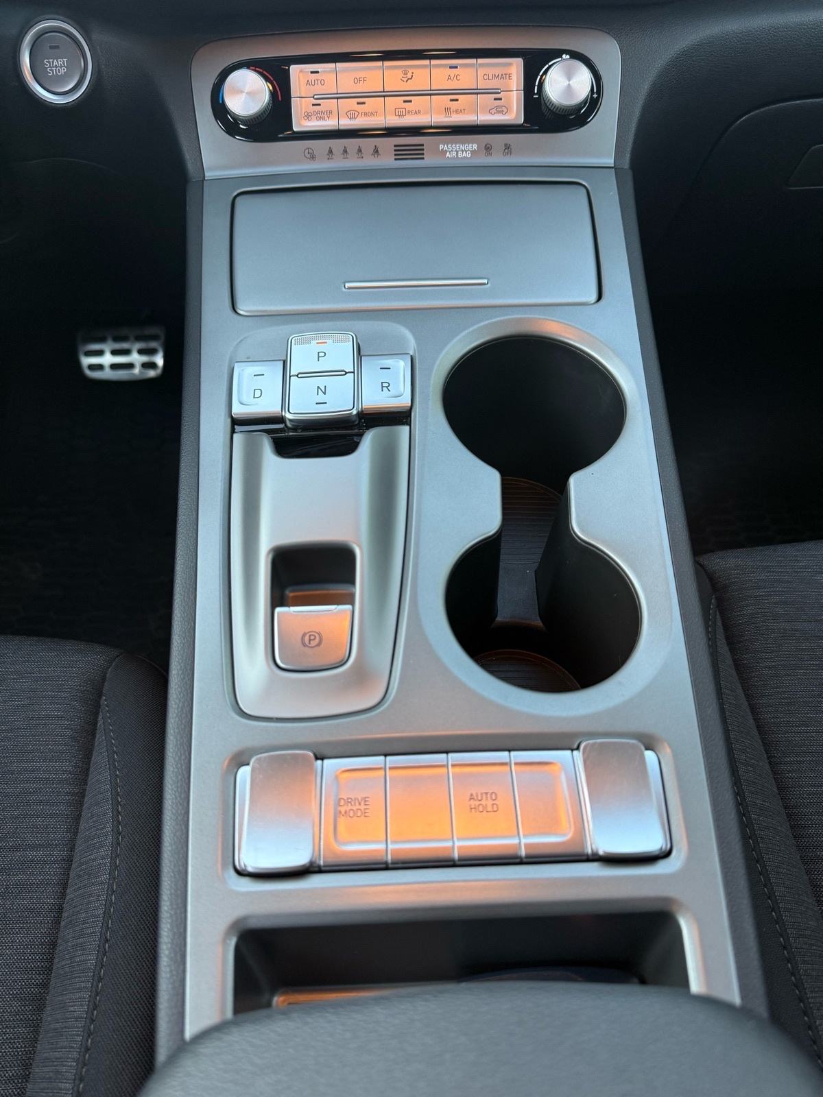 Hyundai Kona EV 64kWh automatik, fotografija 11