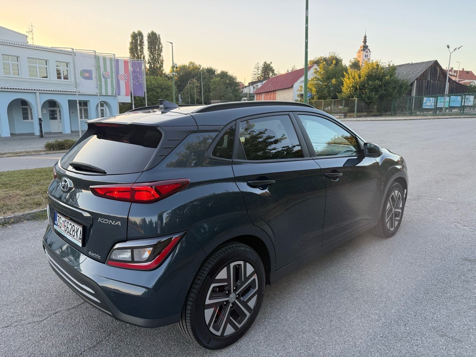 Hyundai Kona EV 64kWh automatik, fotografija 5
