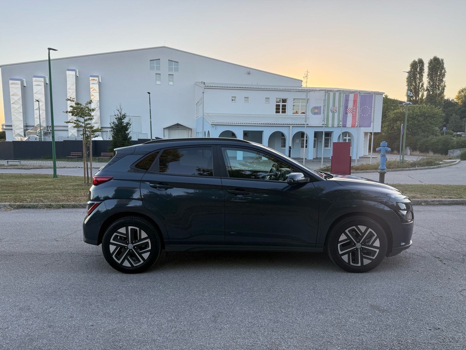 Hyundai Kona EV 64kWh automatik, fotografija 8
